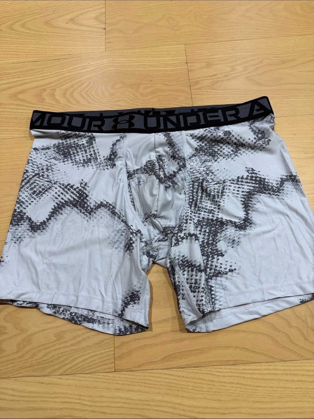 Under Armour Men’s White Boxer Briefs with Black Abstract Print